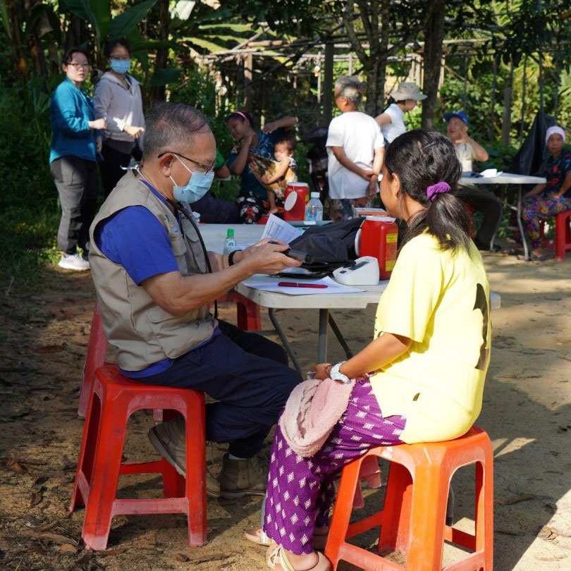The villagers receive health check from team of doctors